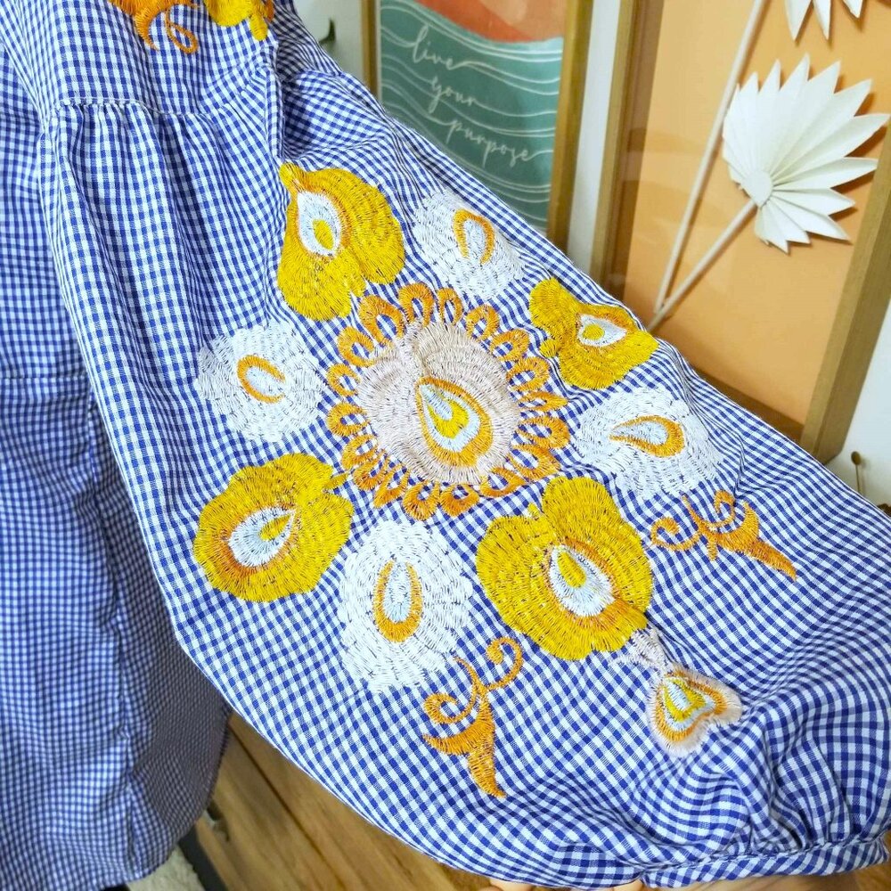 Top, Blouse. Blue & White Gingham. Embroidered. Jennifer & Grace. - Picture 5 of 16